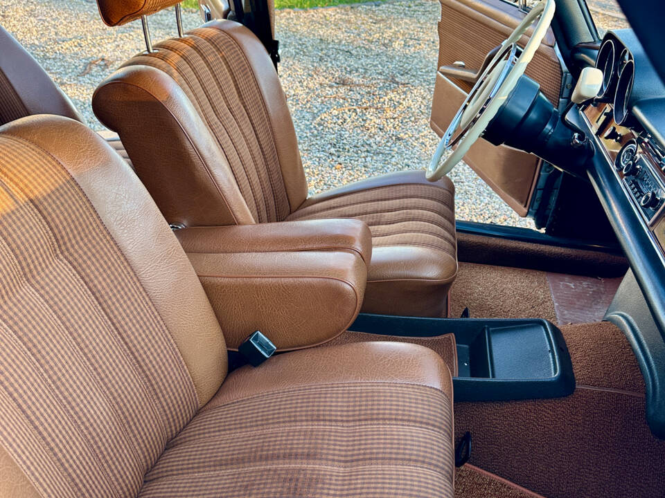 Image 17/20 of Mercedes-Benz 280 SE (1972)