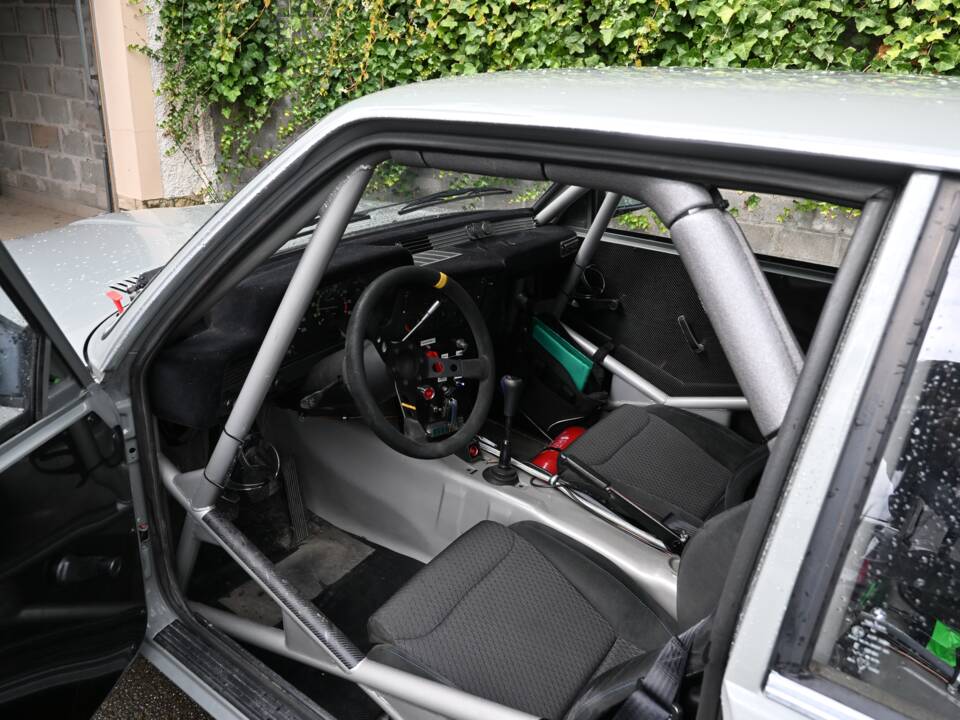 Image 45/64 of BMW 320&#x2F;4 (1977)