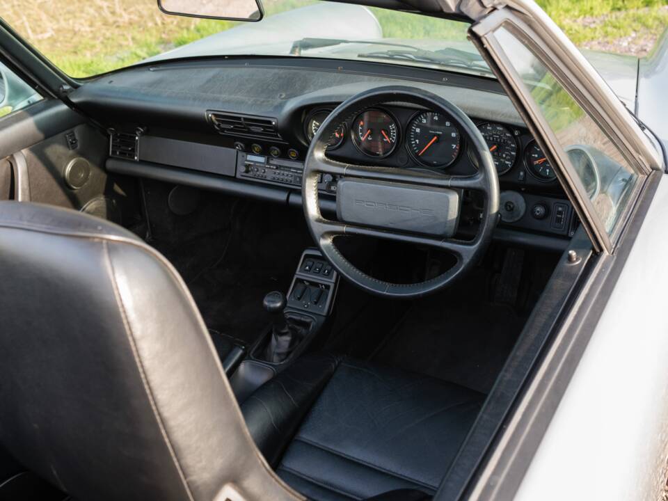 Bild 32/56 von Porsche 911 Carrera 4 (1990)