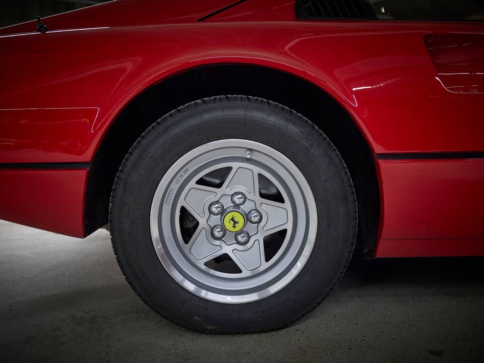 Image 14/97 of Ferrari 308 GTB Quattrovalvole (1983)