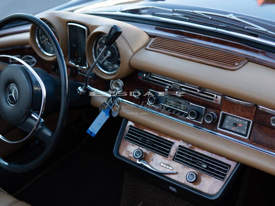 Bild 22/37 von Mercedes-Benz 280 SE (1969)