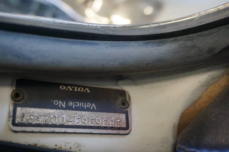 Image 30/33 of Volvo 1800 ES (1972)