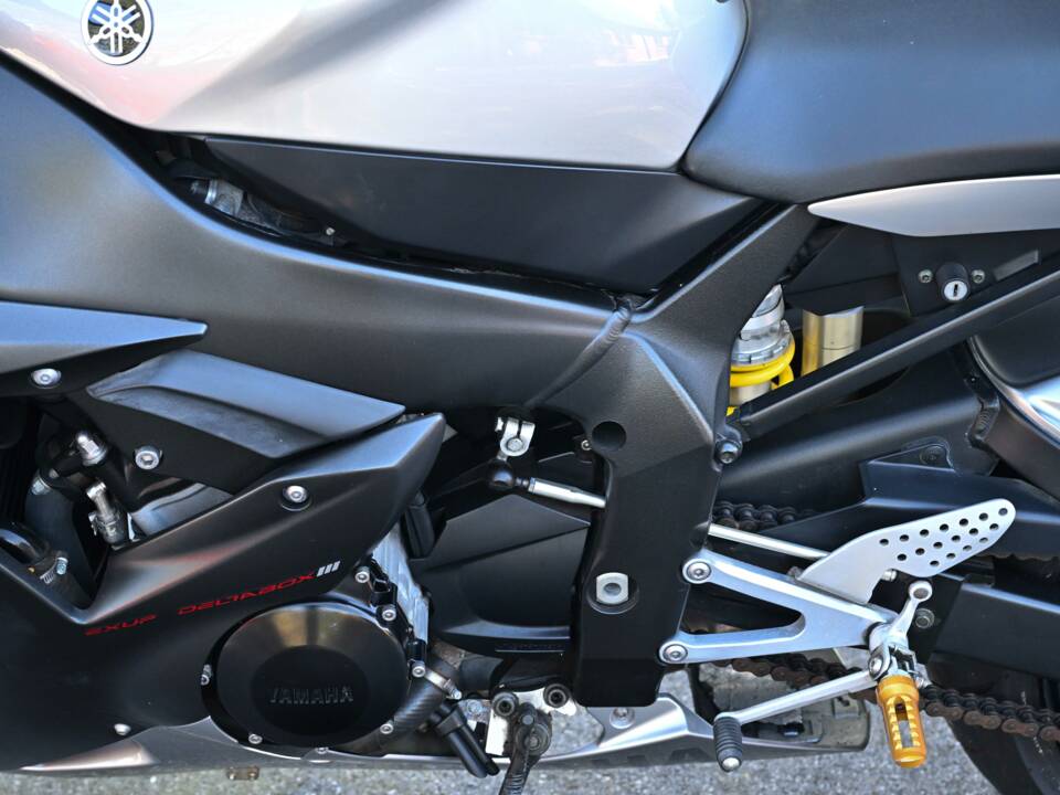 Bild 30/49 von Yamaha YZF-R1 (2002)