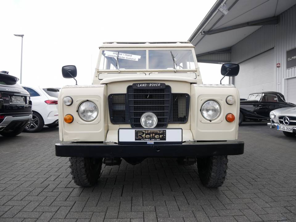Image 2/19 of Land Rover 109 (1977)