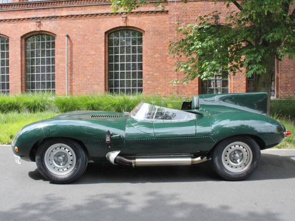 Image 2/16 of Jaguar D-Type (1964)