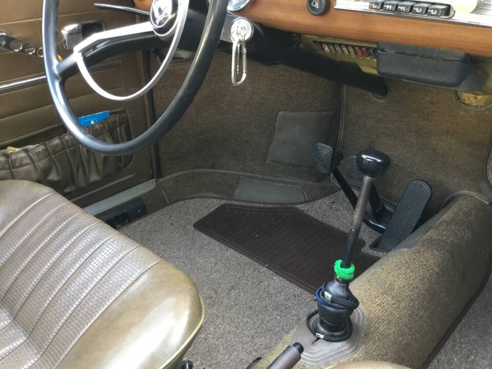 Image 18/83 of Volkswagen Karmann Ghia 1500 (1969)