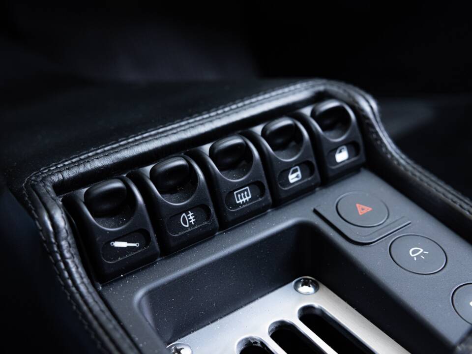 Image 12/36 de Ferrari F 355 Berlinetta (1995)