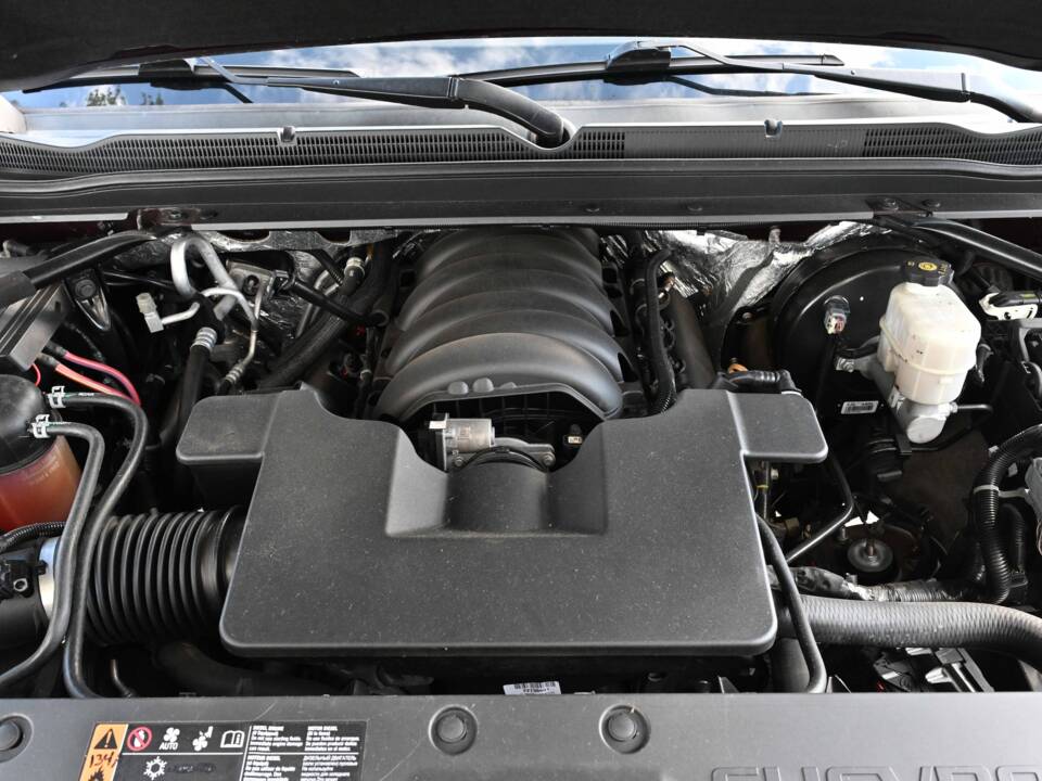 Image 5/50 of Chevrolet Suburban (2017)