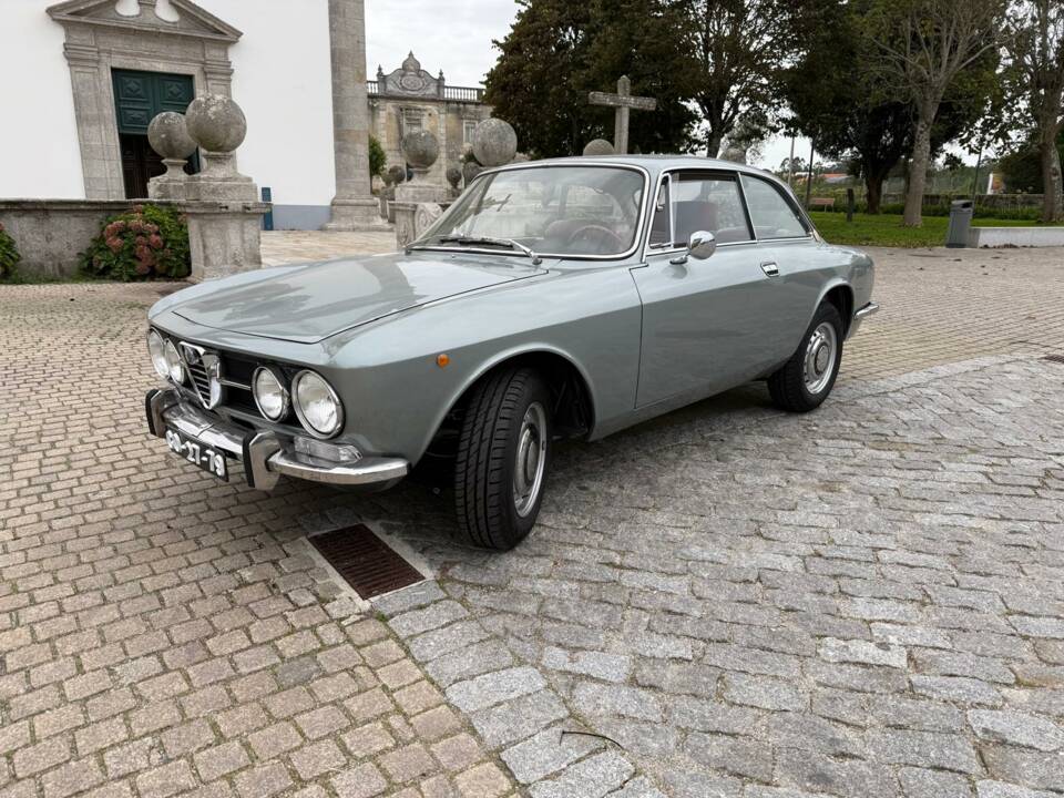 Image 20/53 of Alfa Romeo 1750 GT Veloce (1971)