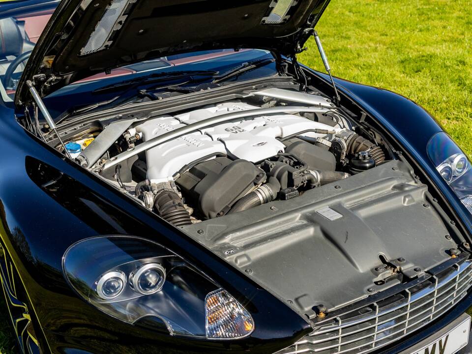 Image 34/39 of Aston Martin DBS Volante (2011)