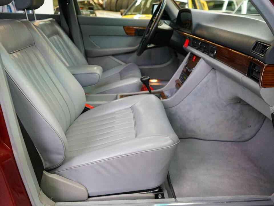 Immagine 21/42 di Mercedes-Benz 500 SEL (1982)