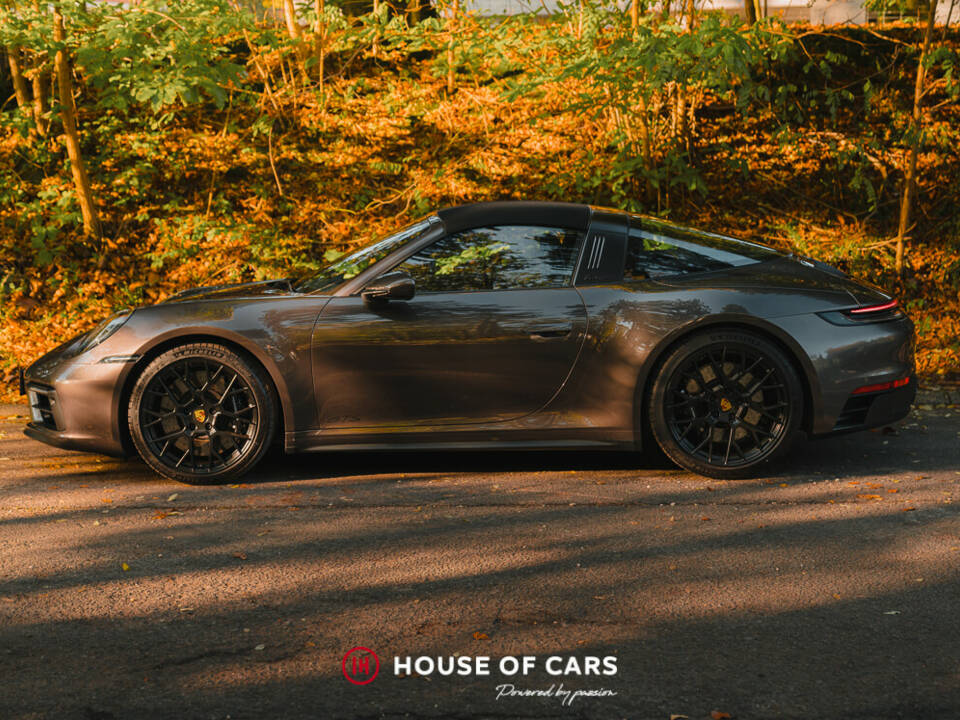 Image 3/50 of Porsche 911 Targa 4 GTS (2023)