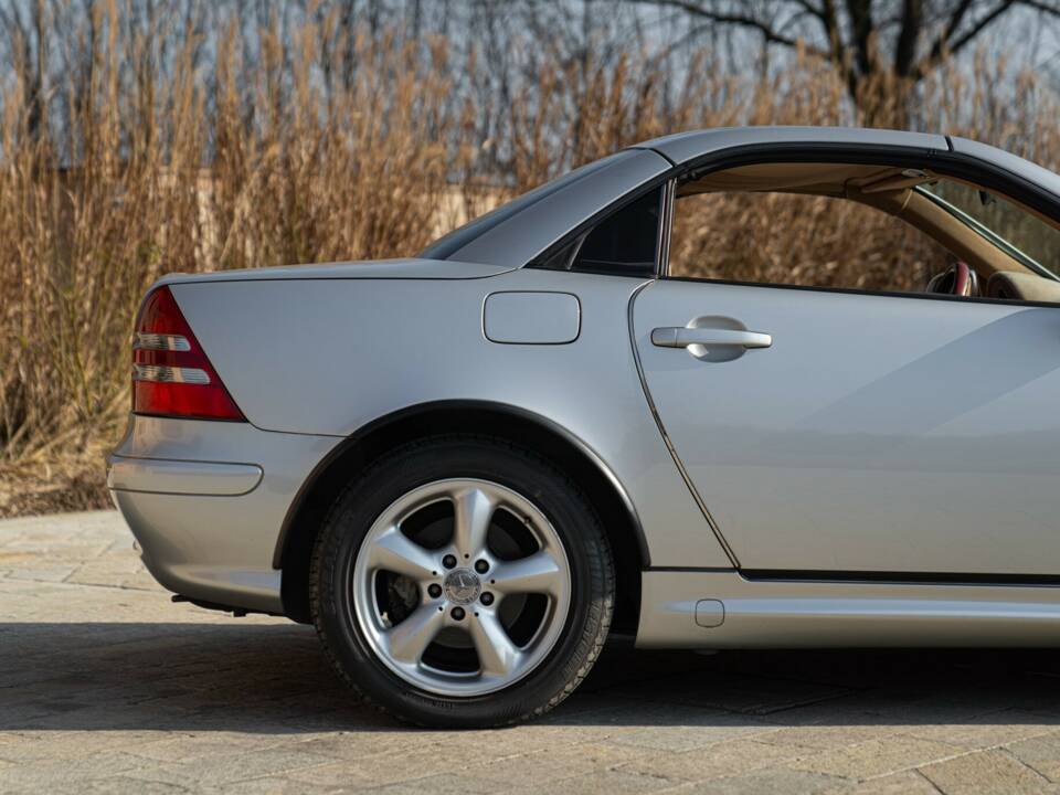 Image 23/50 de Mercedes-Benz SLK 320 (2001)