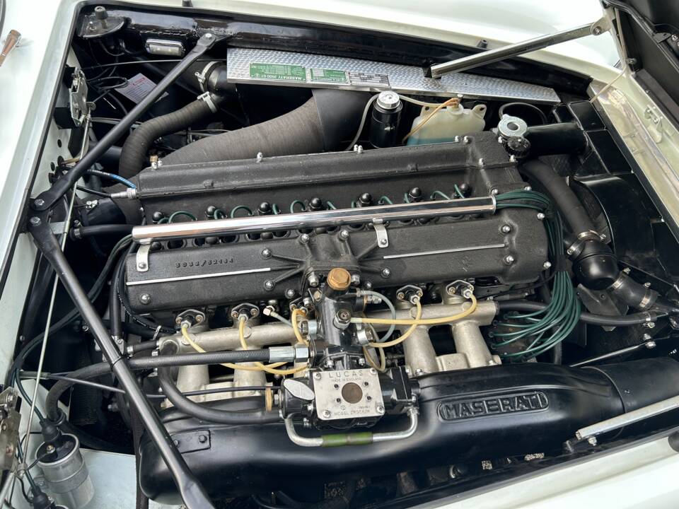 Image 31/34 of Maserati 3500 GTI Vignale (1963)