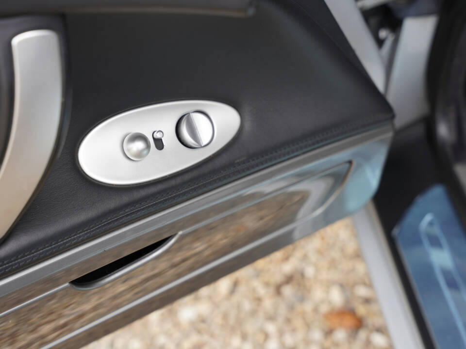 Image 33/50 of BMW Z8 (2000)