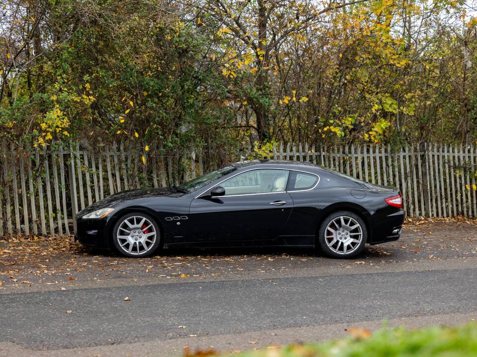 Bild 35/50 von Maserati GranTurismo 4.2 (2008)
