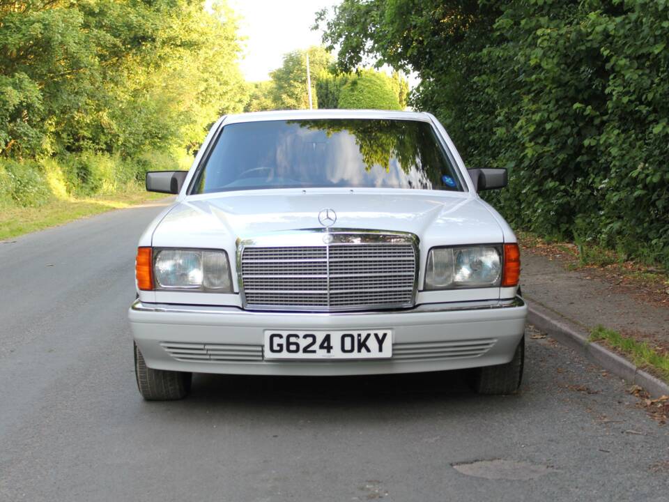 Image 2/18 of Mercedes-Benz 300 SE (1990)