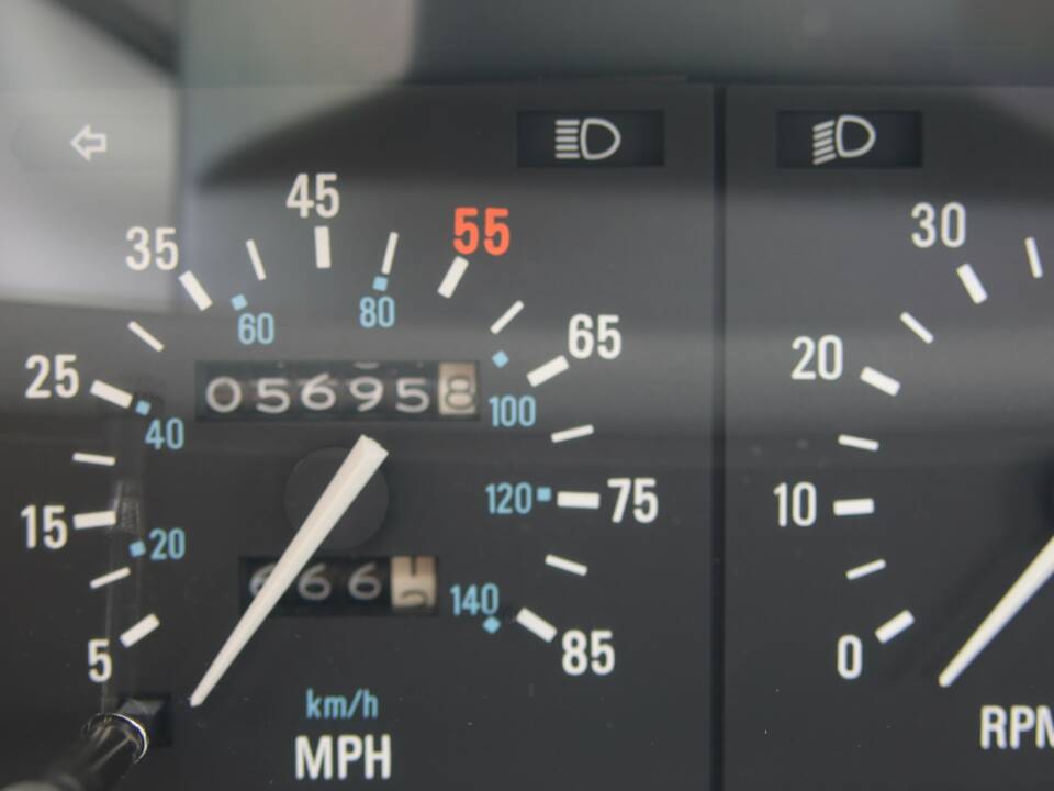 Image 76/92 of DeLorean DMC-12 (1982)