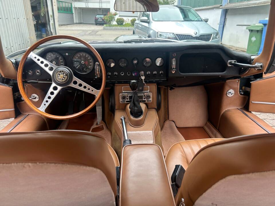 Image 11/39 de Jaguar Type E 4.2 (1966)