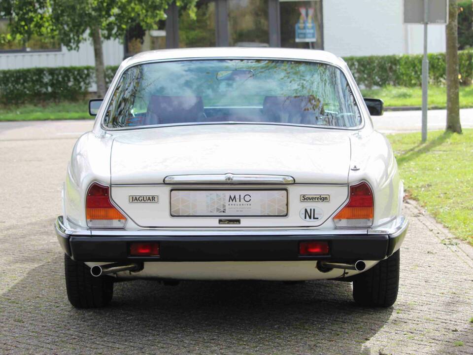 Bild 58/68 von Jaguar XJ 6 4.2 (1985)