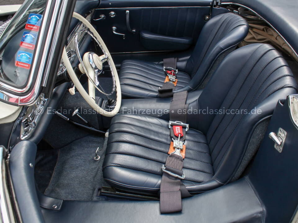 Image 14/38 de Mercedes-Benz 300 SL Roadster (1961)