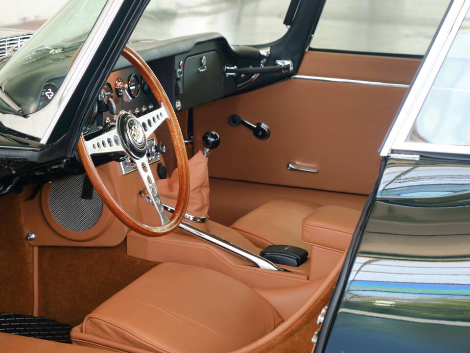 Image 46/50 de Jaguar E-Type (1970)