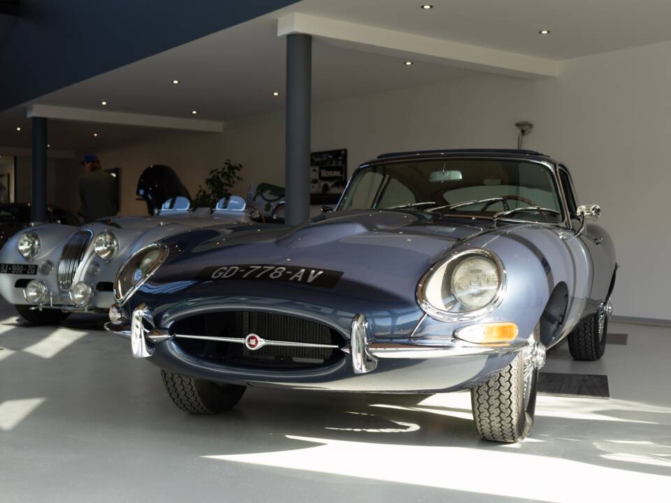 Image 2/23 de Jaguar Type E 4.2 (1967)