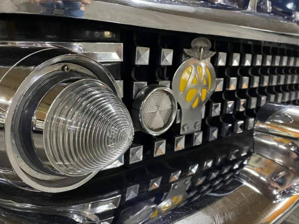 Image 2/8 of Buick 40 Special (1958)