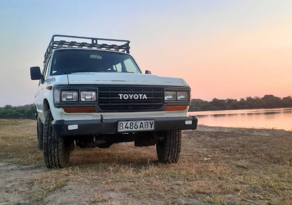 Image 13/61 of Toyota Land Cruiser FJ 62 (1989)