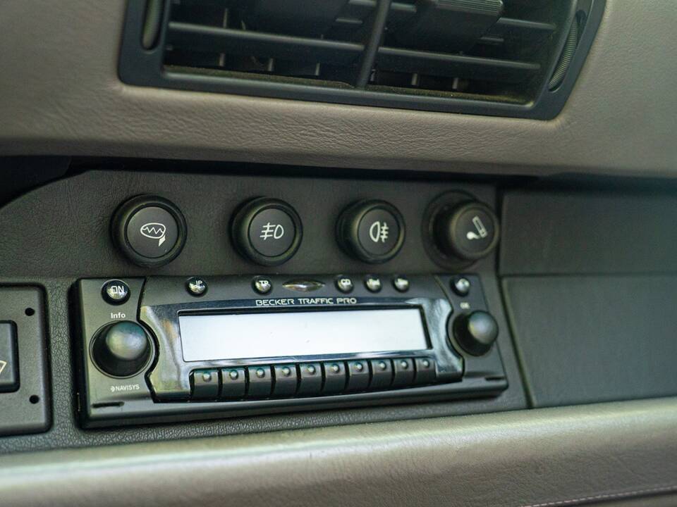 Immagine 36/47 di Porsche 911 Carrera (1994)