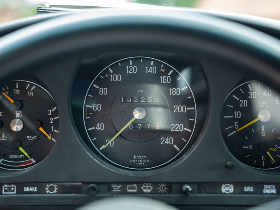 Image 45/68 of Mercedes-Benz 500 SL (1984)