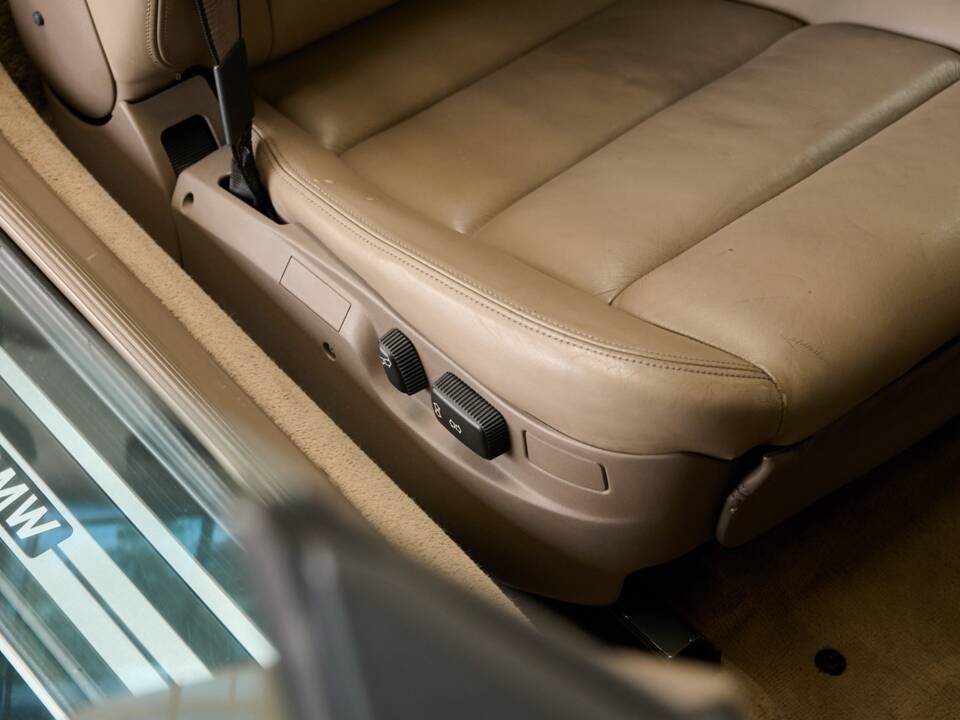 Immagine 38/50 di BMW 850i (1990)