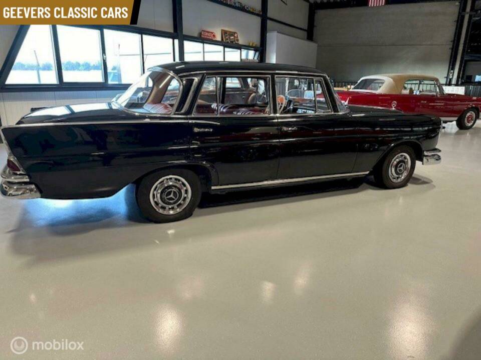 Image 6/20 of Mercedes-Benz 220 S b (1963)