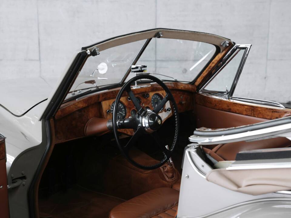 Bild 20/50 von Jaguar XK 120 DHC (1953)
