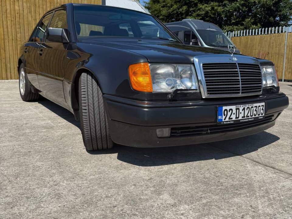 Image 7/23 of Mercedes-Benz 500 E (1992)