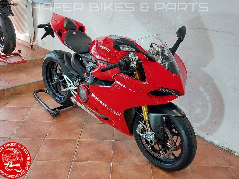 Image 2/30 of Ducati DUMMY (2012)