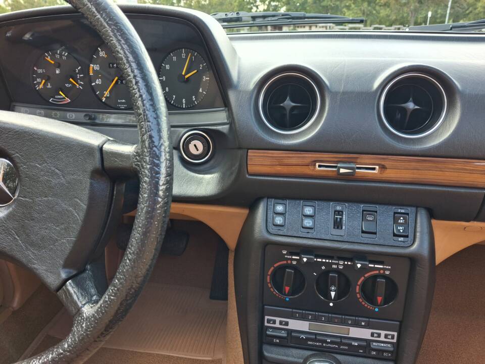 Image 12/20 of Mercedes-Benz 200 T (1983)