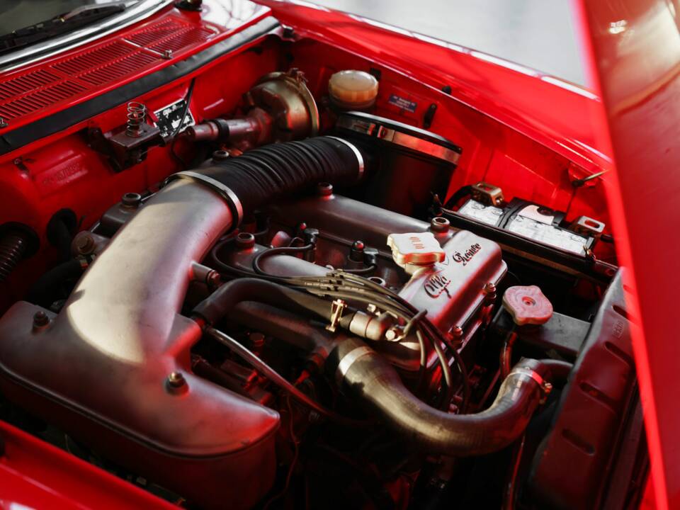 Immagine 35/47 di Alfa Romeo 1300 Spider Junior (1969)