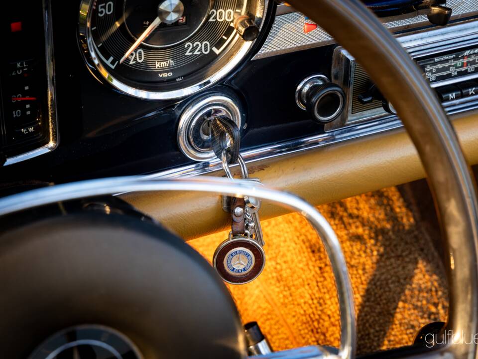 Image 46/79 de Mercedes-Benz 280 SL (1969)