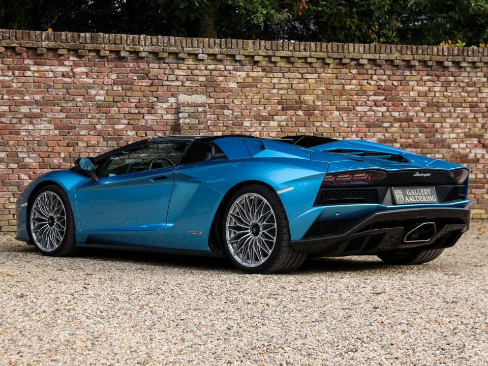 Image 44/50 of Lamborghini Aventador S (2018)