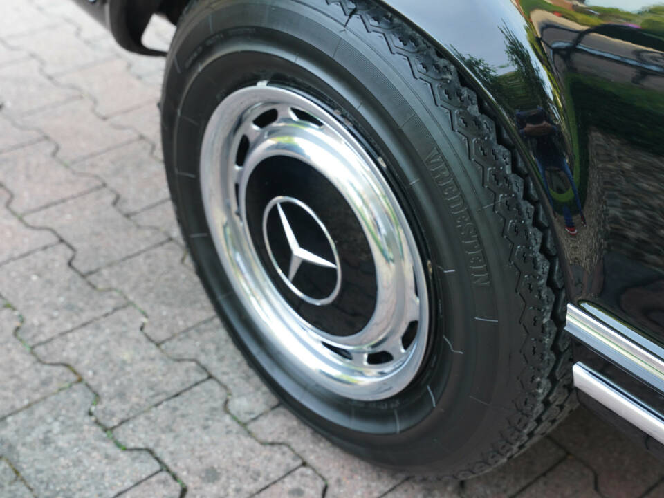 Image 46/50 de Mercedes-Benz 280 SL (1969)