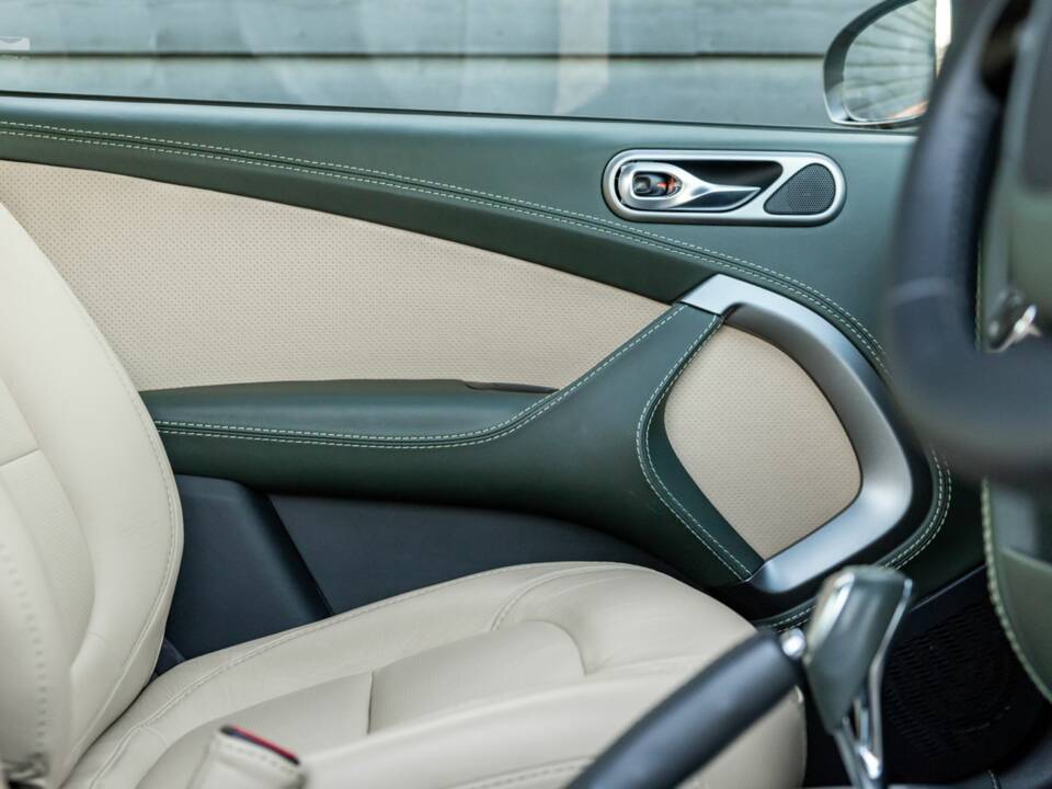 Image 35/50 of Aston Martin Cygnet (2013)