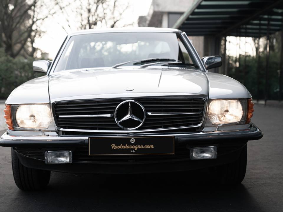 Imagen 3/28 de Mercedes-Benz 500 SLC (1980)