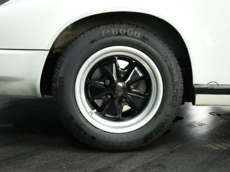 Image 29/30 of Porsche 911 Carrera 3.2 (1986)