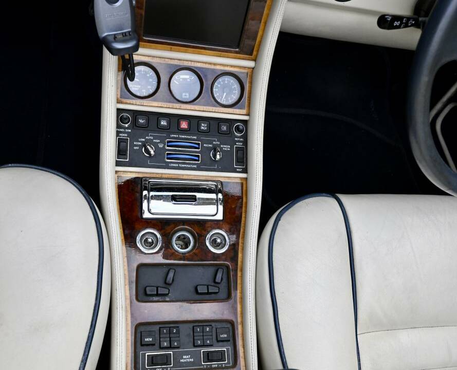 Imagen 45/50 de Rolls-Royce Corniche III (1991)