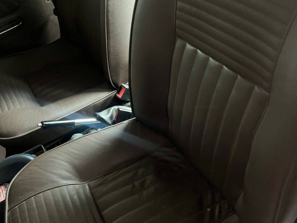 Image 3/4 de Alfa Romeo 2000 Berlina (1974)