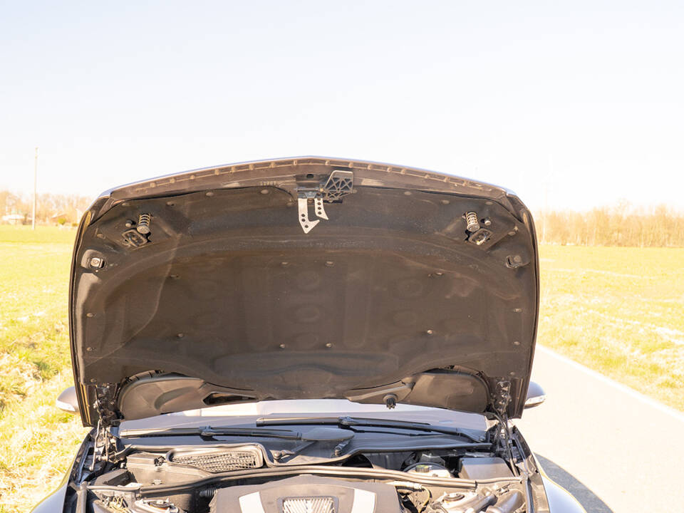 Image 64/67 of Mercedes-Benz CL 500 (2006)