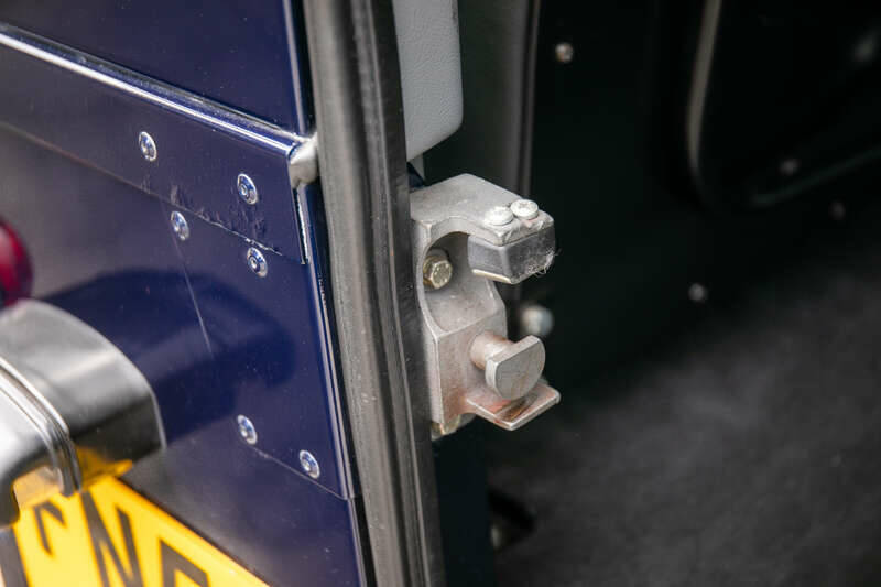 Image 23/50 de Land Rover Defender 90 Td5 (2003)