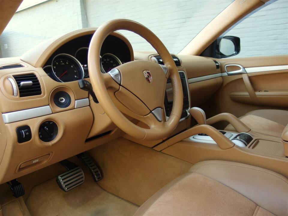 Image 53/98 of Porsche Cayenne GTS (2008)