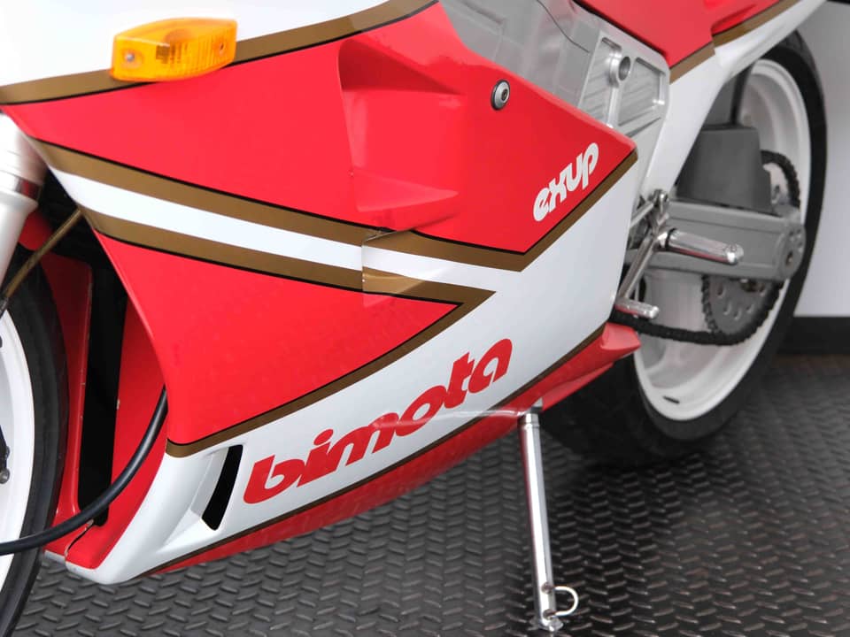 Image 42/95 of Bimota YB6 (1990)